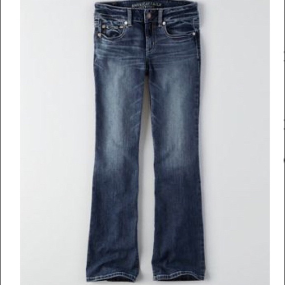 ⭐️NWT - American Eagle Favorite Boyfriend Jeans 4S